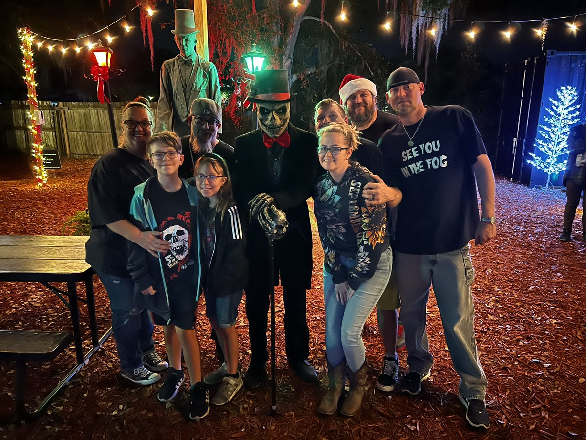 Freaks_HHN's tweet photo. We are so ready to return to @sirhenryhaunt Haunted Christmas with @HNNightmares!! #FreakyNightmares https://t.co/uoY6HrYCoP