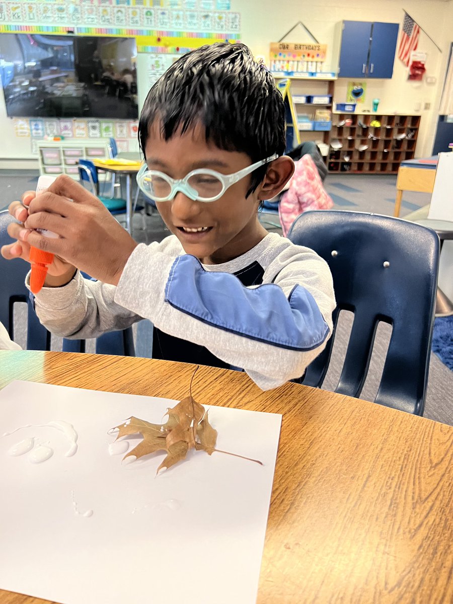 JamiKazdan's tweet photo. We had an added ‘fun Thursday’ last week in Room 2! We just had to take advantage of the beautiful weather 🥰🥰 We read ‘Leaf Man’ and collected leaves to make our own leaf people! #fallfun @WassWolves https://t.co/nmQCBEdSp3