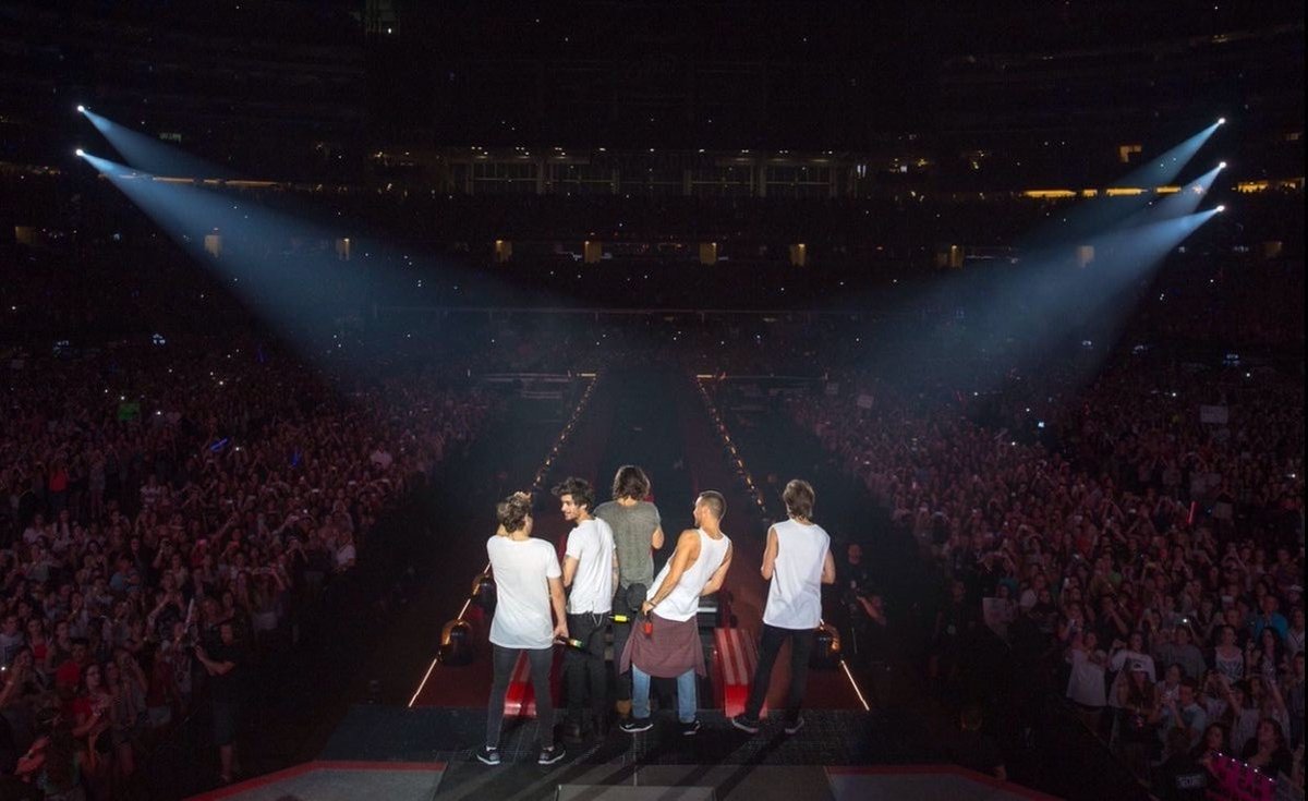 mrs_MSHPT's tweet photo. ⚠️ Theard to use to vote for One Direction at #AMAs ⚠️

❗Answer (rt with comment) these questions using:

I'm voting for #OneDirection "Story Of My Life" (2013) for #AMAsFanFavorite performance at the #AMAs https://t.co/lHqo90V2rM