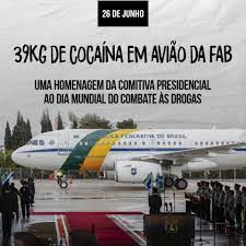 DeAllbert's tweet photo. @cpavanini Onde encontraram drogas. No avião do ped0fil0 hihihihi https://t.co/alMM4cbMGK