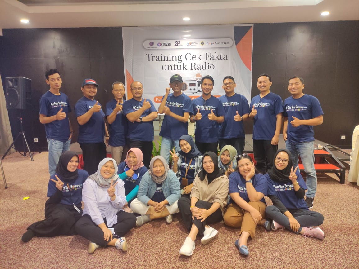 Training Cek Fakta reporter radio se-Banyumas Raya. Semoga bisa menebar manfaat untuk pendengar setia masing-masing peserta. <a href="/AJIIndonesia/">AJI Indonesia</a> #cekfakta #radio #purwokerto