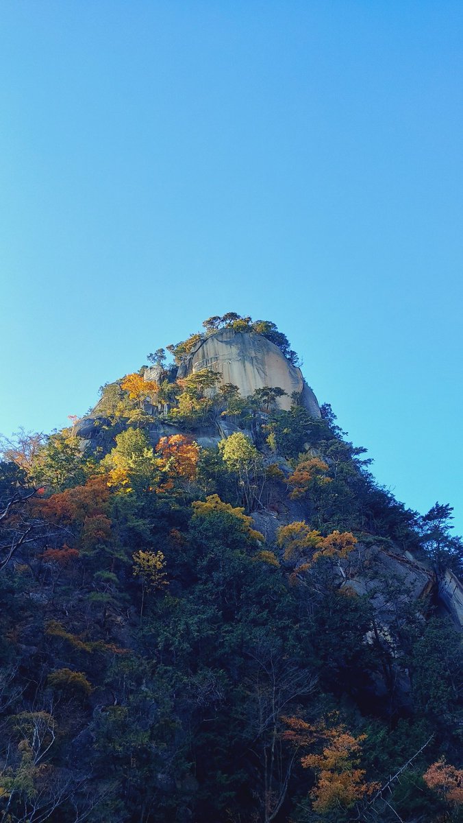 「作家仲間と紅葉狩りに行ってました昇仙峡、ウソみたいにきれいだった!!カンド～～ 」|黒丸【ｸﾛｻｷﾞ再起動】発売中‼ 【東ｻﾗ】準備中🥗のイラスト