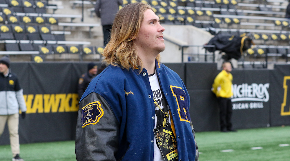 .<a href="/Regals_Football/">Regina Football</a> Steven Liu &amp; Ronan Poynton visiting Kinnick Stadium Saturday for Iowa-Wisconsin Football

📸 @RobHoweHN