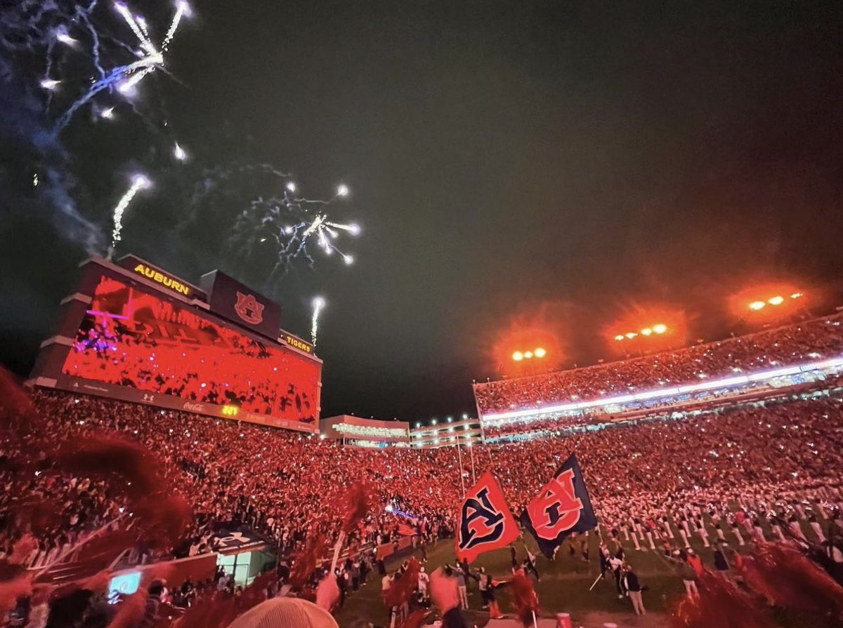 AUFAMILY's tweet photo. What we witnessed last night only occurs in special places. 

📸 auburnisnice /IG https://t.co/hjA3QoxpB6