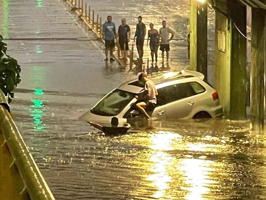 Sigan metiendo cemento
Sigan habilitando torres
Sigan permitiendo construir en plazas
Sigan con sus negocios inmobiliarios que cada vez que llueva va a haber más inundaciones 
El problema no es lluvia, es la gestión de <a href="/jorgemacri/">Jorge Macri</a> y <a href="/soledadmartinez/">Sole Martinez</a>
#VicenteLópez