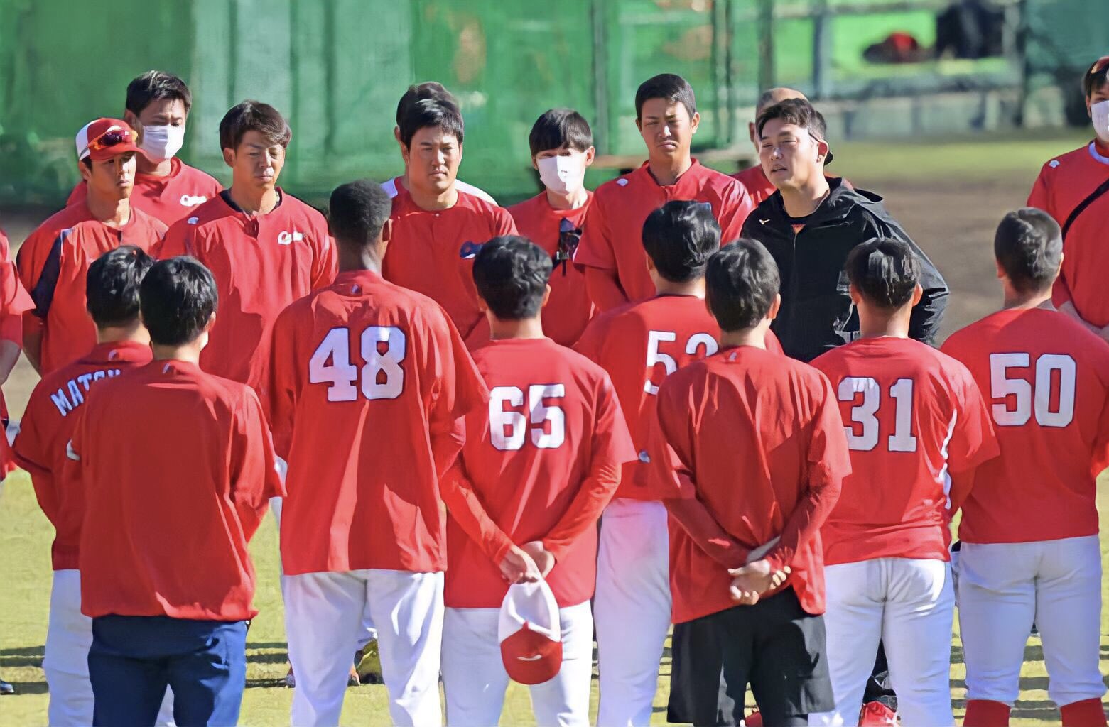 カープのコトバ 新井貴浩 お前たちが思っているより俺はお前たちに期待している 好き嫌いでの起用は俺は絶対にしない 現役時代にカープは 家族という言葉を使ったけど カープという大きな家の中にお前たちはいる たとえば自分の弟は嫌いか 嫌いに カープのコトバ 新井貴浩 お前たちが思っているより俺はお前たちに期待している 好き嫌いでの起用は俺は絶対にしない 現役時代にカープは 家族という言葉を使ったけど カープという大きな家の中にお前たちはいる たとえば自分の弟は嫌いか 嫌いに