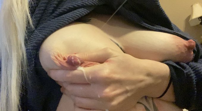 Want a sip?  #lactatingvids #lactatingmilk #LactationHeaven https://t.co/yzFxQjtHyj<a href="/tag/lactatingvids"class="tags">#lactatingvids</a><a href="/tag/lactatingmilk"class="tags">#lactatingmilk</a><a href="/tag/lactationheaven"class="tags">#LactationHeaven</a>