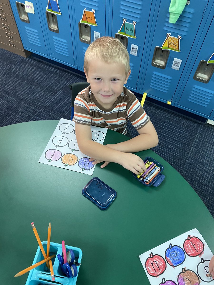 iTeachBC's tweet photo. Students used vowels to add medial sounds to create CVC words. I’m hanging on to fall just a little bit longer with pumpkin themed activities 🤍. #cvcwords #endodeanddecode #Kindergarten #sberocks #hebisd https://t.co/zM1mhhmBdk