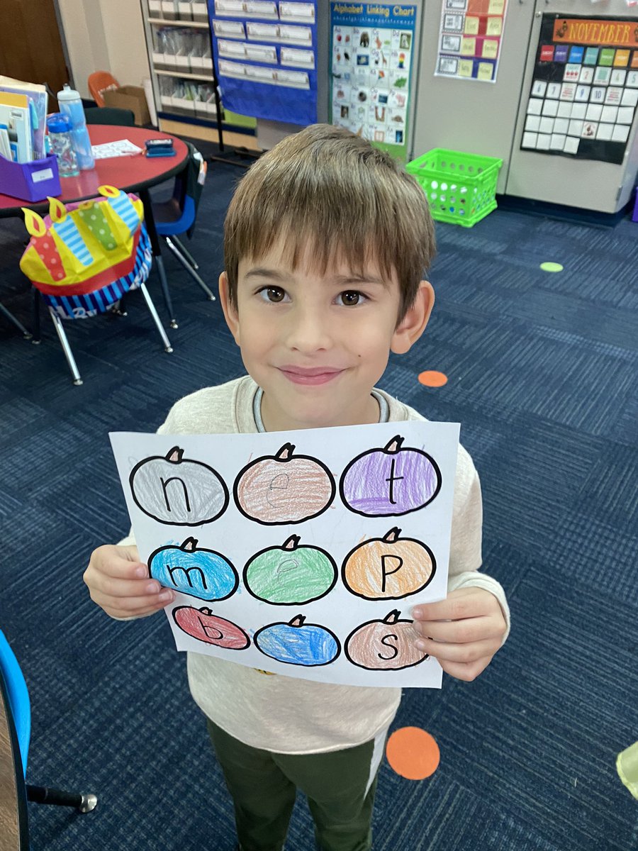 iTeachBC's tweet photo. Students used vowels to add medial sounds to create CVC words. I’m hanging on to fall just a little bit longer with pumpkin themed activities 🤍. #cvcwords #endodeanddecode #Kindergarten #sberocks #hebisd https://t.co/zM1mhhmBdk