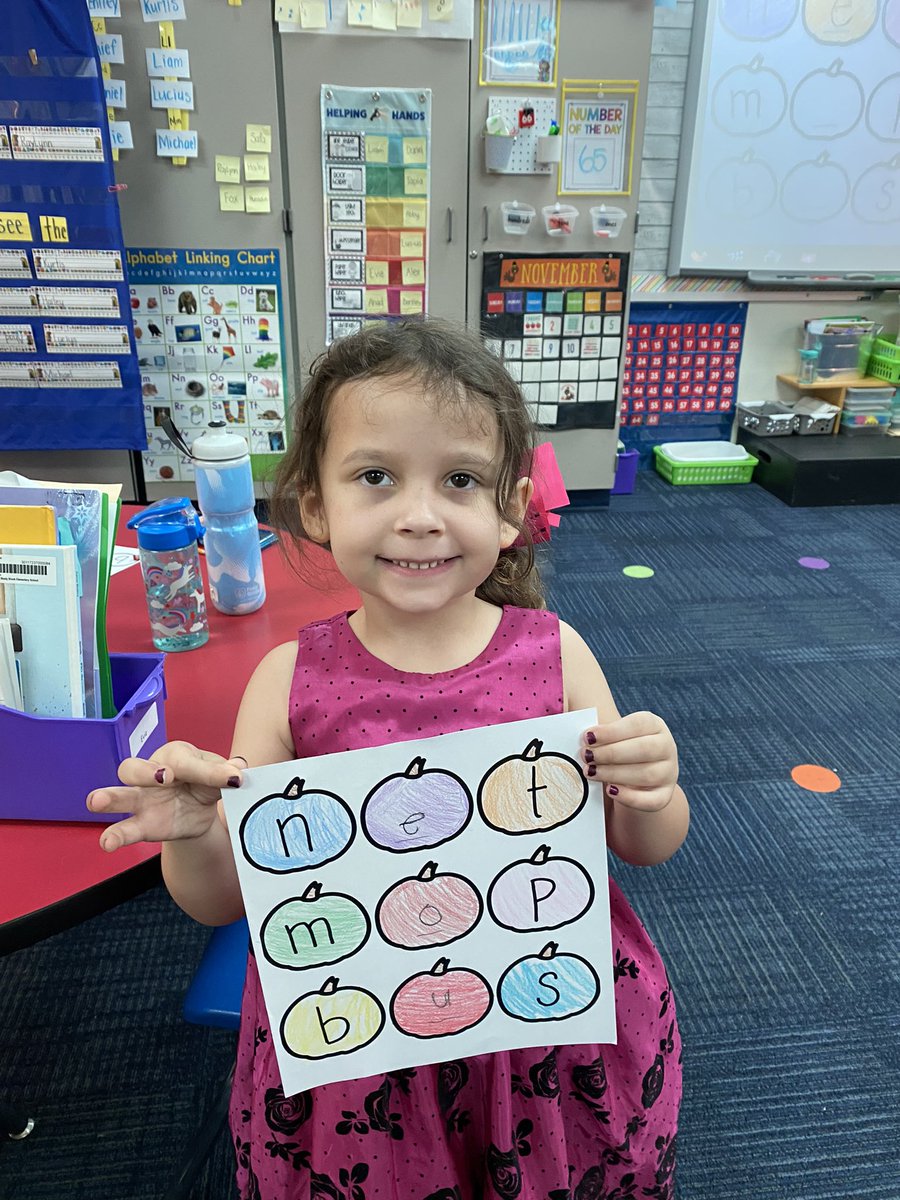 iTeachBC's tweet photo. Students used vowels to add medial sounds to create CVC words. I’m hanging on to fall just a little bit longer with pumpkin themed activities 🤍. #cvcwords #endodeanddecode #Kindergarten #sberocks #hebisd https://t.co/zM1mhhmBdk