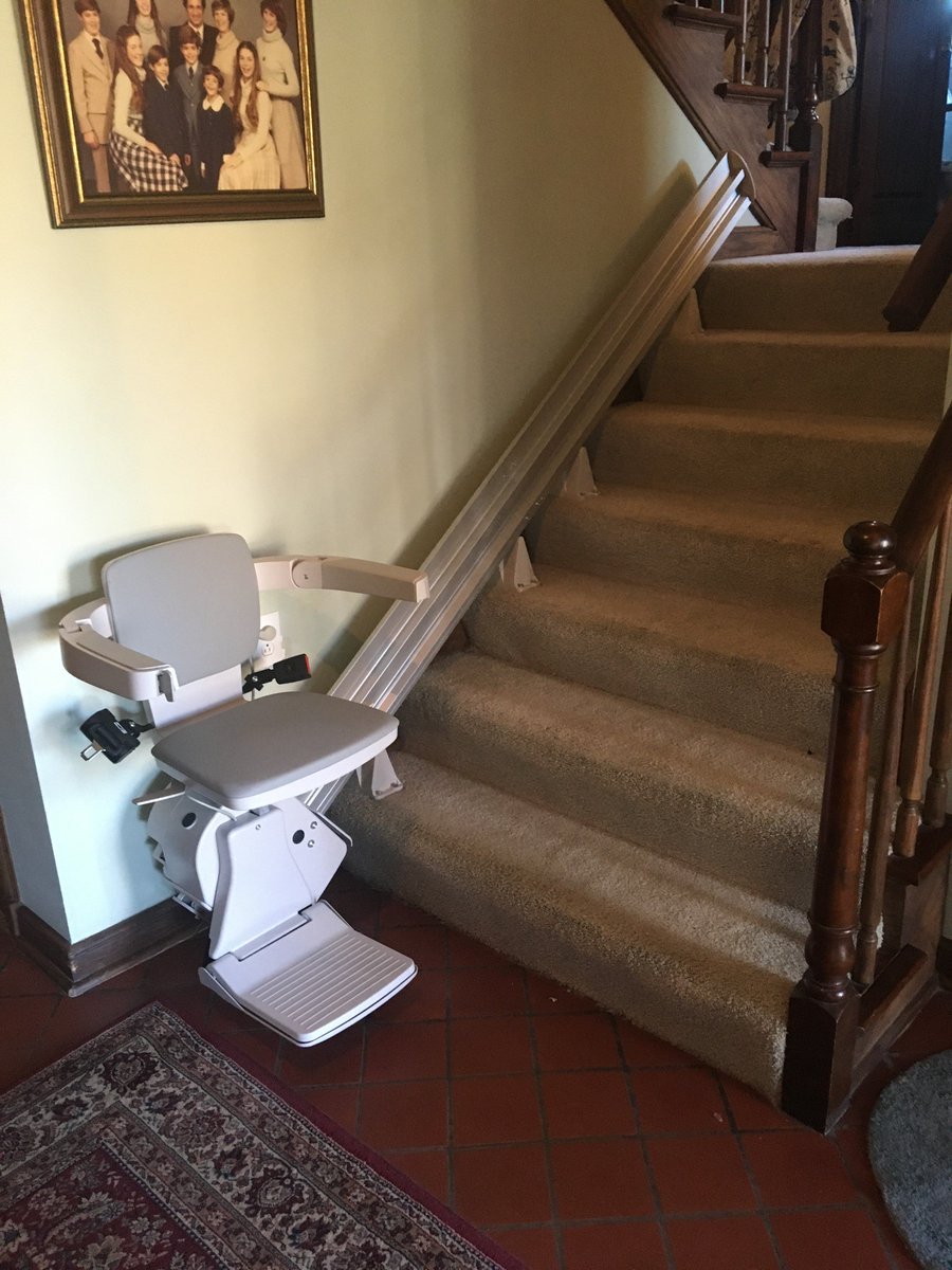 KasperRick's tweet photo. A more economical way for this family to utilize every aspect of their home rather than moving, we installed this Bruno Elan stairlift. Reach out to us at 708-968-1250 for any mobility needs. Stay connected with us by visitinh our YouTube channel. #101mobility #Bruno https://t.co/vgzcVlsnf4