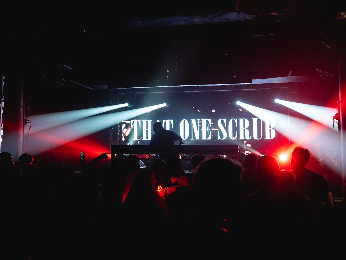 ScrubsCoHNL's tweet photo. Throwback to our last show in May featuring @itsthatonescrub, @mannysqueezed, @svmamusic, @complexcolors, @novahture, @leedottv, @l4ncelotmusic + special guests @ALVYNOfficial &amp; @kaytoxik 🤩 

It’s been a while since we’ve been together 🤔

Hope you’re ready to run it back 👀✨ https://t.co/Zi1NOiq4Kk