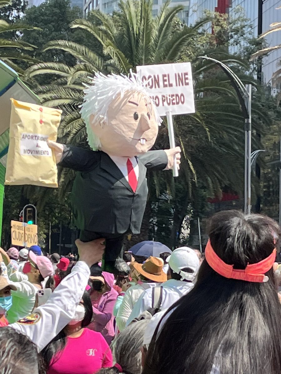 CartonCalderon's tweet photo. En su fiesta de cumpleaños hubo hasta piñata… https://t.co/8rG3LBeiEh
