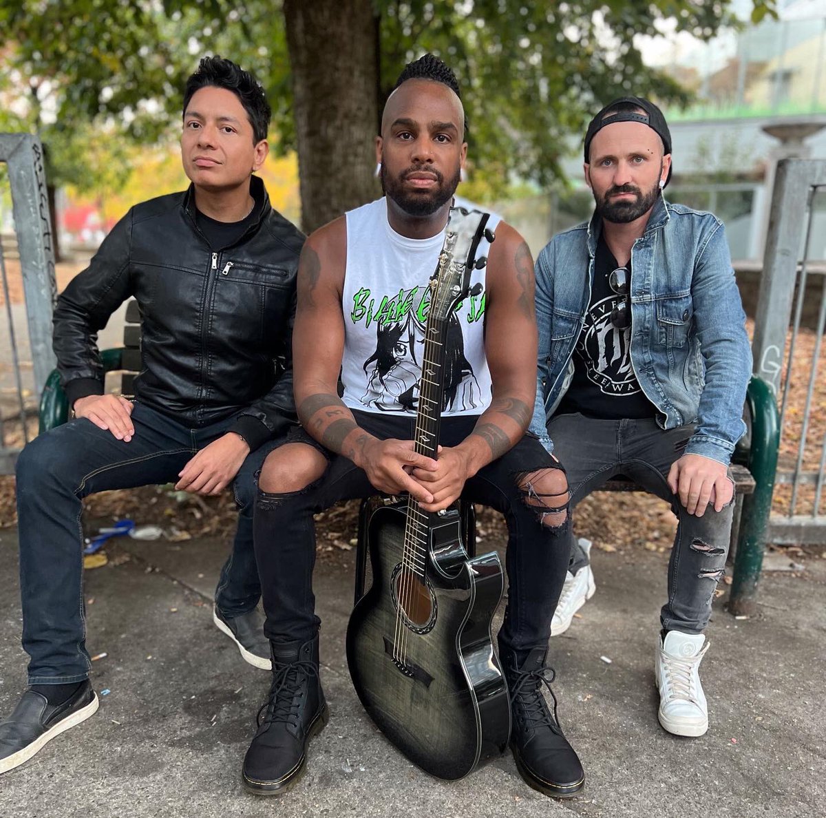 TheVeerUnion's tweet photo. ONE WEEK till our NEW TRACK drops but while you’re waiting, “I Will Make It Out” is available NOW! ADD it to your Playlists!! LINK IN BIO!
.
.
.
#theveerunion #iwillmakeitout #altmetal #metal #metalcore #hardrock https://t.co/vBlnMjX1nu