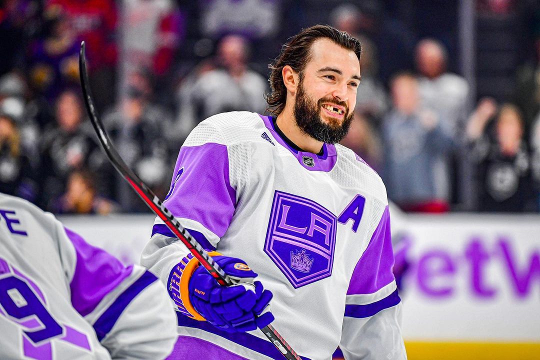 AEGworldwide's tweet photo. Together we fight ๐๐ค Yesterday the @LAKings + @Amgen celebrated #HockeyFightsCancer Night. For every goal in November, the #LAKings will donate $500 in support of cancer research.
#CancerSucks #KingsFCancer #GoKingsGo https://t.co/iq9t8DlKxb