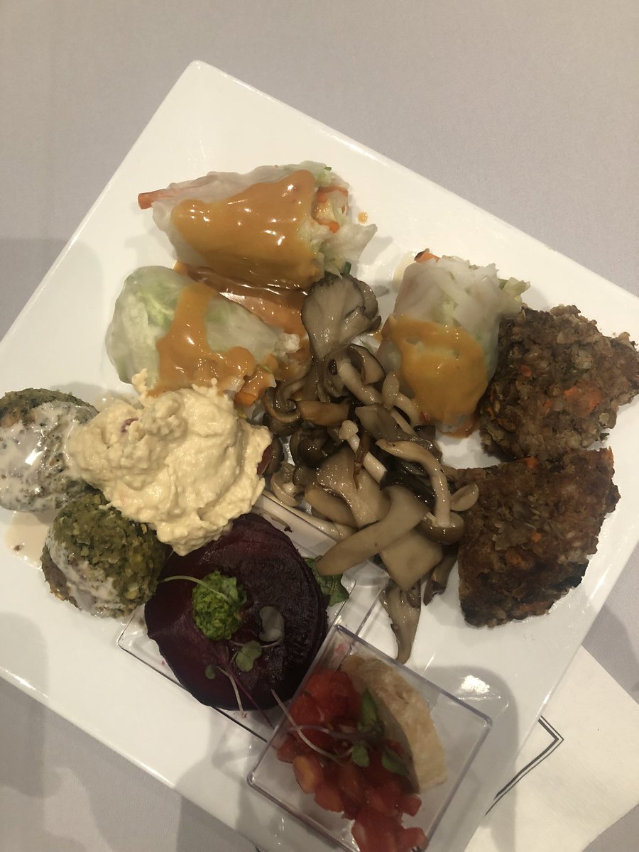 Lifestyle Medicine Conference 2022 Dinner for 2,000 participants all plant based! 🙌🏾🍄🍄🍄 <a href="/ACLifeMed/">American College of Lifestyle Medicine</a> #lm2022 Green falafel, roasted beets, hummus! 🌱🌱🌱🌱🌱🌱🌱🌱