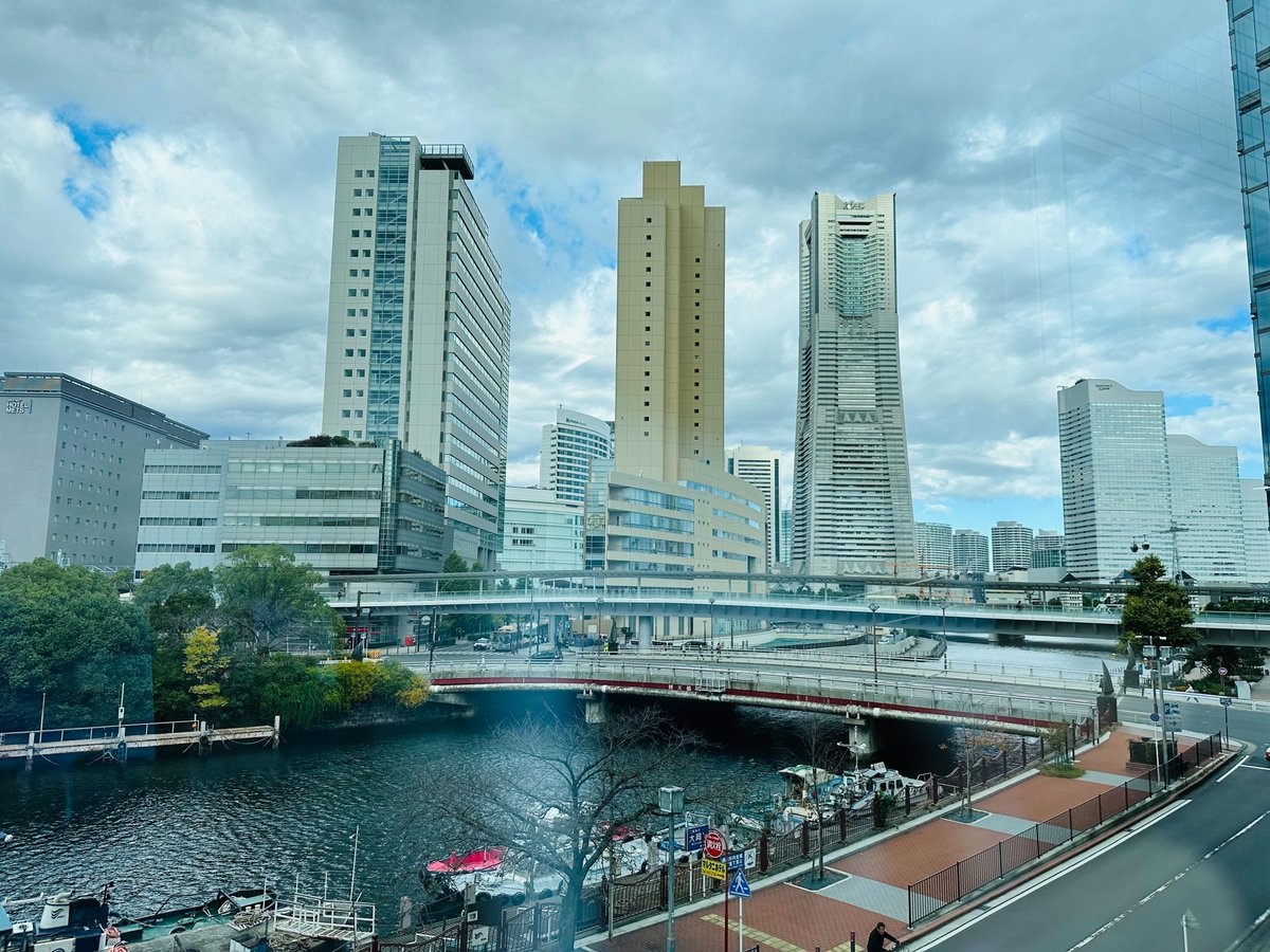 MIRAIBOX's tweet photo. こんにちは！未来ボックスです！

横浜の天気は曇り☁️
今週も1週間仕事頑張りましょう🌟

#企業公式 #企業公式が地元の天気を言い合う
#求人 #エンジニア #桜木町 https://t.co/FzRKJtkMF1