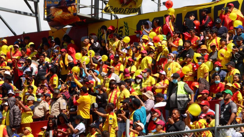 🥳¡Y dale A, y dale A y dale #Aucas dale Aaaa! 💛❤️

💪🏽 Felicidades una vez más a la dirigencia, cuerpo técnico, jugadores e hinchada oriental por este primer título 🏆 

#AucasCampeón
#Aucas2022