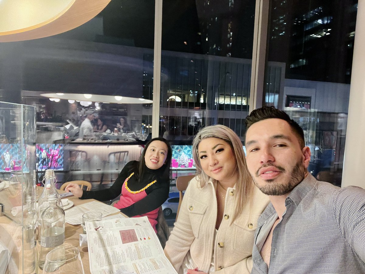 Si hoy a gastar dinero que sea con mis amigos, siento que ya ningún hombre me emociona, en cuestiones del amor me siento bien seco chaviza, como se arregla eso? O será que ya a cierta edad mejor puro chisme, trabajar y viajar?😂😂😂