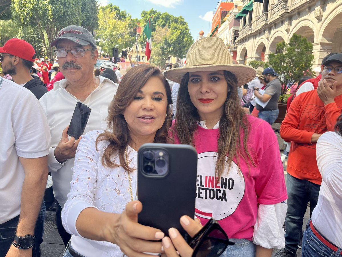CaroBeauregard's tweet photo. ¡Viva México, Viva Puebla!

Hoy nos unimos en una marcha pacífica e histórica por el bien de nuestro amado país.

Defenderemos el @INEMexico y las instituciones electorales hasta donde tope. 

Esta causa es de todos, es de las familias que queremos seguir viviendo en democracia. https://t.co/JHm87kKvId