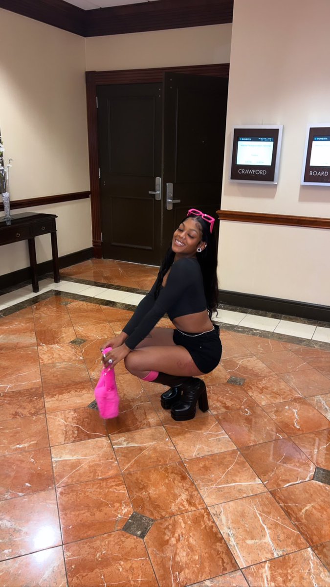 ___Kween's tweet image. Pretty little drop 💅🏾 #milanoweekend