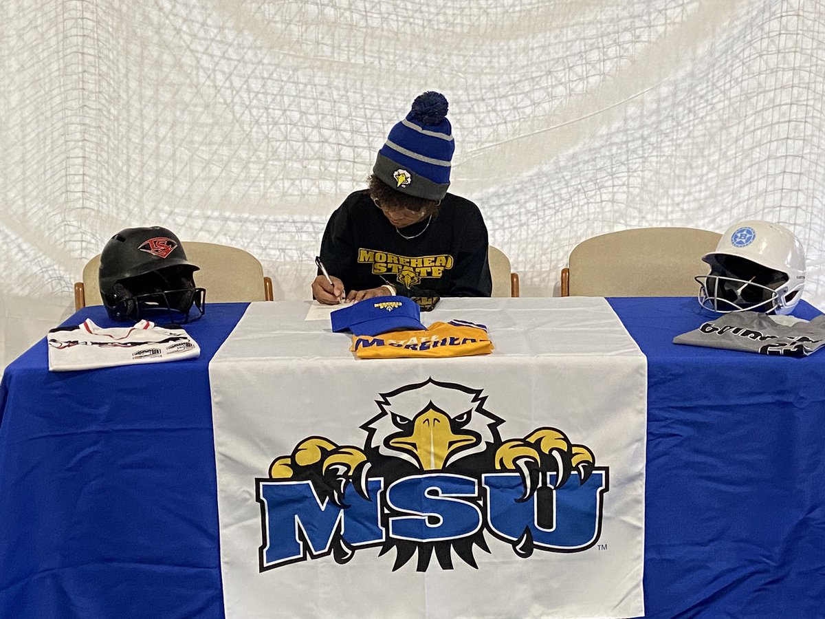 azea_lightbody's tweet photo. it’s official!! i’m so excited to officially be a part of the @msueaglessb family💛💙 thank you again to all my family and friends who have supported me through my process. @coach_griff @KY_BombersL @MandiBaldufnsr #goeags !! https://t.co/b07viSUNft