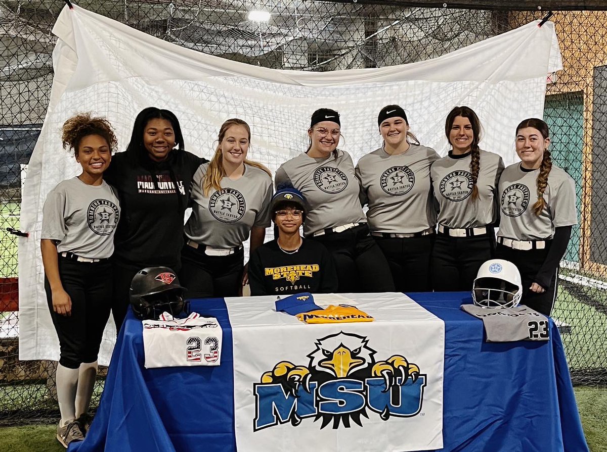 azea_lightbody's tweet photo. it’s official!! i’m so excited to officially be a part of the @msueaglessb family💛💙 thank you again to all my family and friends who have supported me through my process. @coach_griff @KY_BombersL @MandiBaldufnsr #goeags !! https://t.co/b07viSUNft
