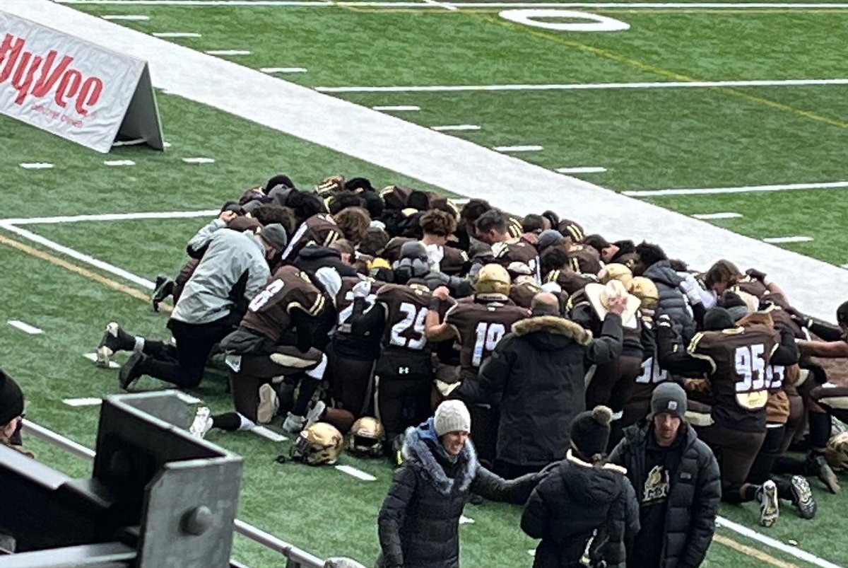 NStearns10's tweet image. Prayer circle kept getting bigger! God is great!!!