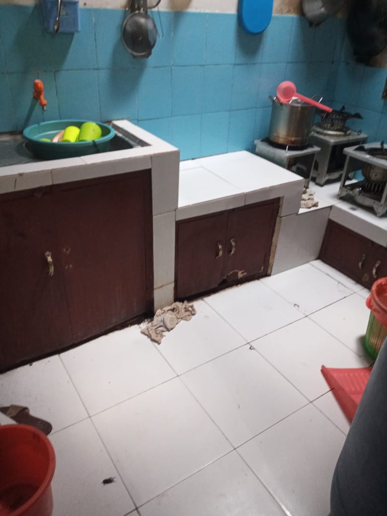 GandiusH's tweet photo. Rumah ini di jual. Di kota Jayapura waena perumnas 11.kalo ada yg mau beli.rmh ini Hubungi nomor ini.081344293229 terima kasih. https://t.co/S6pCeE5Wen