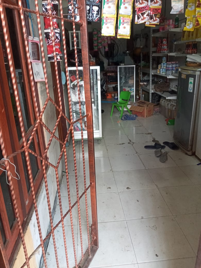 GandiusH's tweet photo. Rumah ini di jual. Di kota Jayapura waena perumnas 11.kalo ada yg mau beli.rmh ini Hubungi nomor ini.081344293229 terima kasih. https://t.co/S6pCeE5Wen