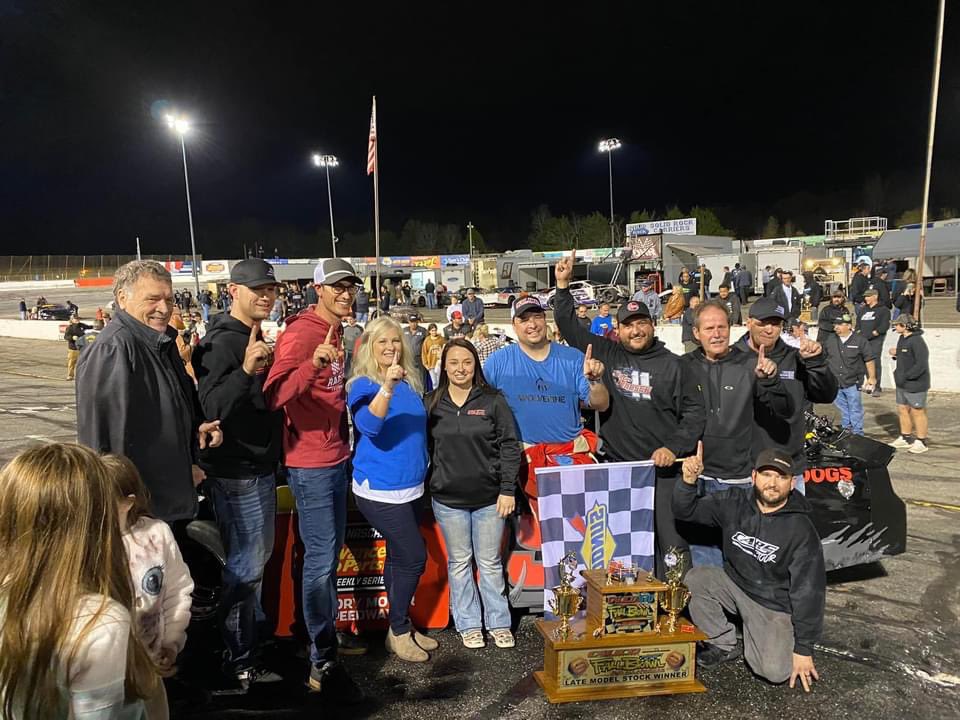 So this was a great way to return back to the drivers seat!  Most special thing about this was my wife and kids being there and having a picture with them as a winner!  Thankful for all my friends and family that made this possible. #fallbrawl