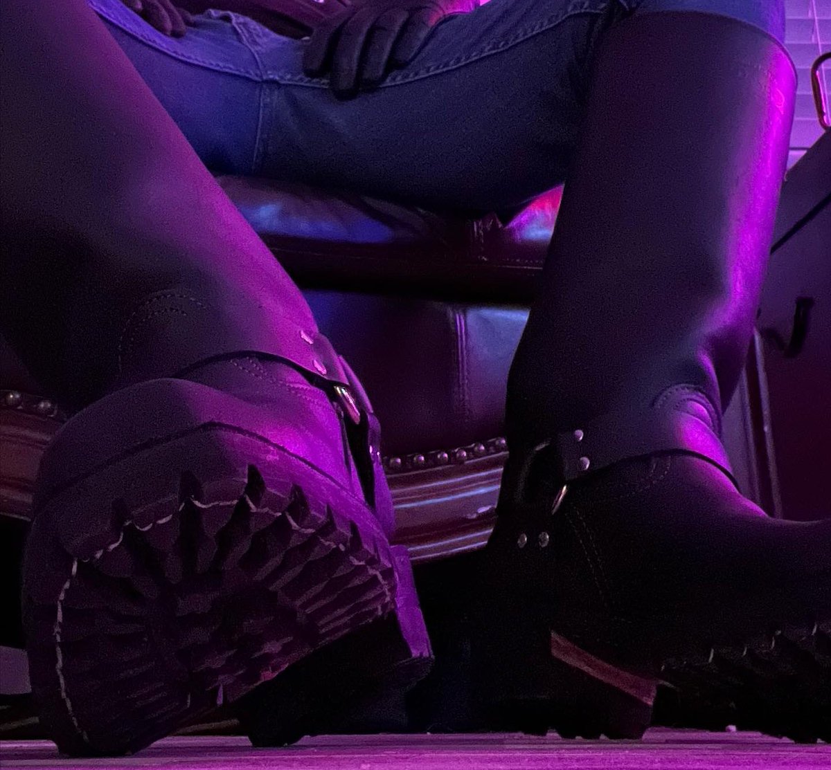 PedalFanYt's tweet photo. Another weekend comes to a close. Hope you all enjoyed yourselves. #bootmen #boots #wescos #wescoBoots #leatherandDenim #leather https://t.co/n8gmqmBMrT
