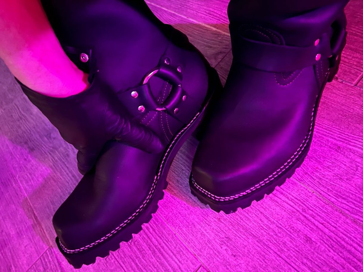 PedalFanYt's tweet photo. Another weekend comes to a close. Hope you all enjoyed yourselves. #bootmen #boots #wescos #wescoBoots #leatherandDenim #leather https://t.co/n8gmqmBMrT