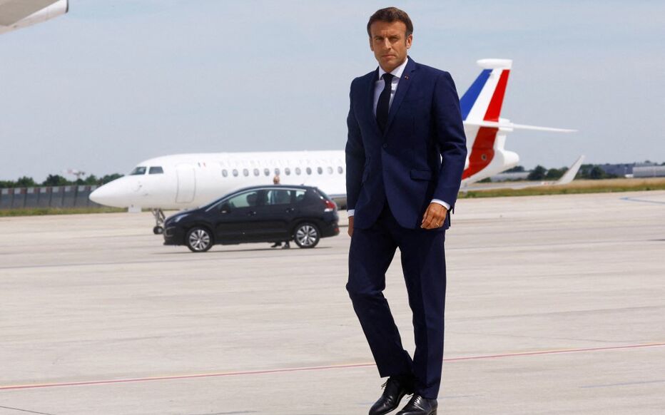 Il est parti hier pour un périple diplomatique hypocrite, pendant six jours <a href="/EmmanuelMacron/">Emmanuel Macron</a> sera hors de la France, il va donner des leçons au monde entier...comme d'hab !