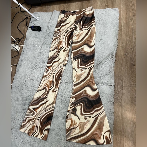 alisa_goins's tweet photo. So good I had to share! Check out all the items I'm loving on @Poshmarkapp from @dmcarmel @AddicatDesigns #poshmark #fashion #style #shopmycloset #cardboarddesign #katherinescollection #prettylittlething: https://t.co/p7u71CkdMz https://t.co/XLTRRNtriF