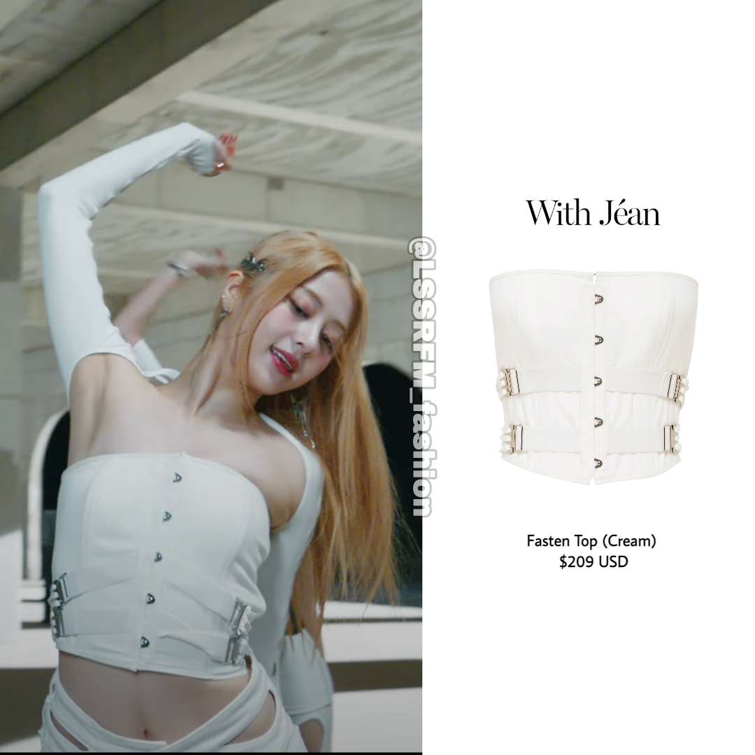 LSSRFM_fashion's tweet photo. YUNJIN of #LE_SSERAFIM wearing #WithJean for #Impurities MV 221113 🤍 

#HUHYUNJIN #허윤진 #르세라핌 
#LE_SSERAFIM_IMPURITIES #ANTIFRAGILE #르세라핌 https://t.co/028ZCL11dx