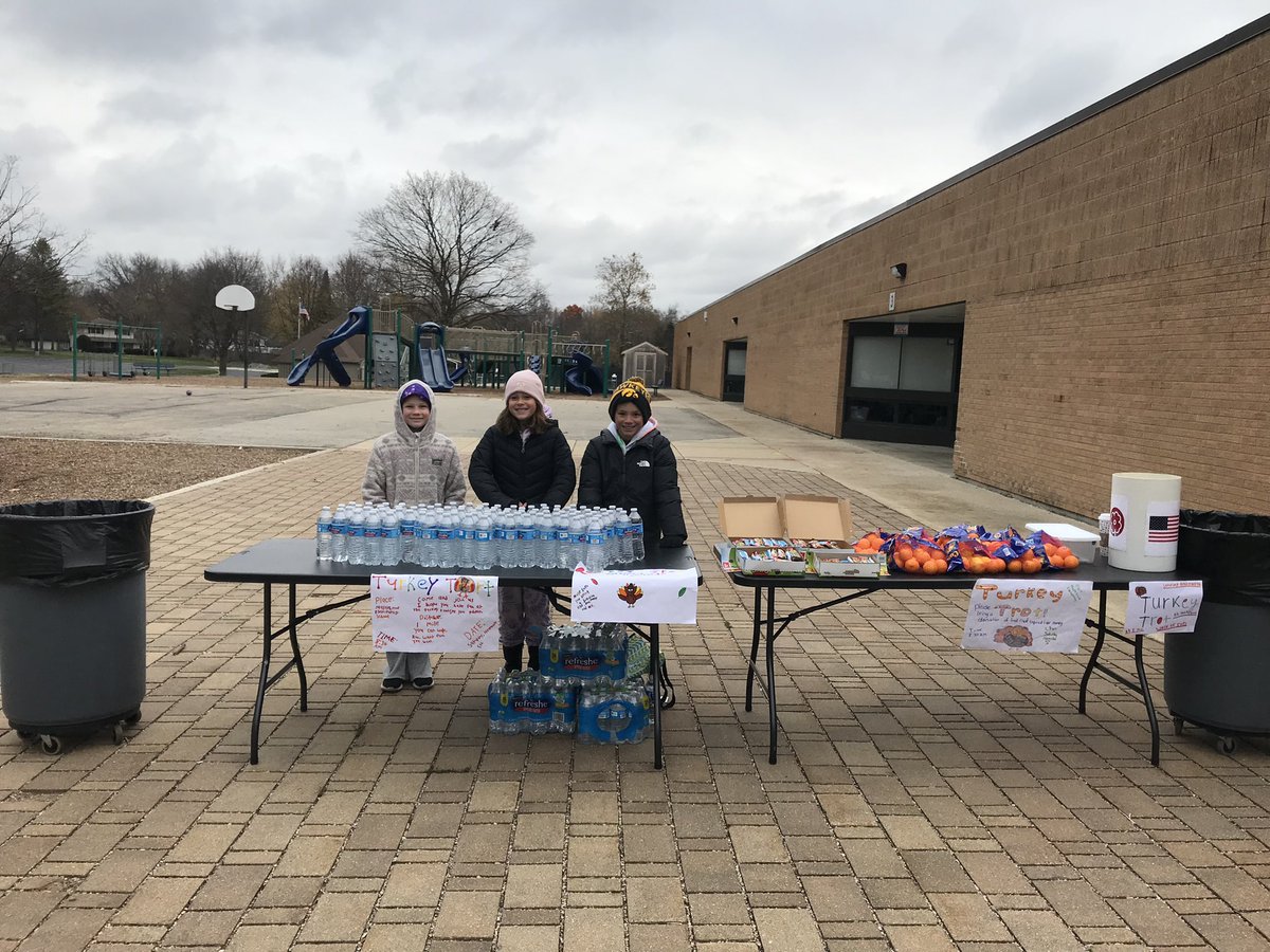 Maplebrook_203's tweet image. 2022 Maplebrook Turkey Trot was a success! Thank you teachers, Student Council, and Families for coming together for a wonderful event! #wearemaplebrook #naperville203 #partnersingrowth