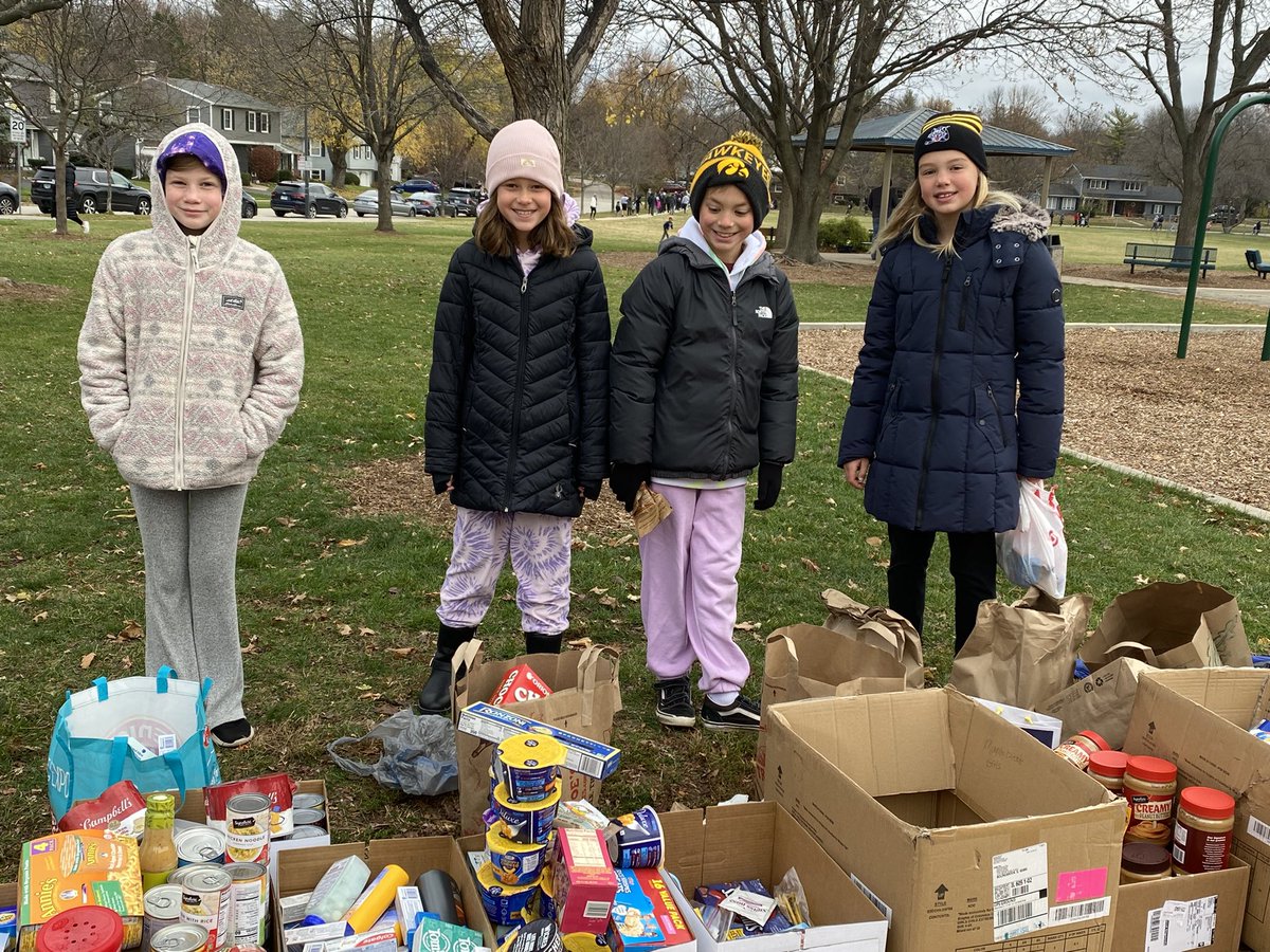 Maplebrook_203's tweet image. 2022 Maplebrook Turkey Trot was a success! Thank you teachers, Student Council, and Families for coming together for a wonderful event! #wearemaplebrook #naperville203 #partnersingrowth