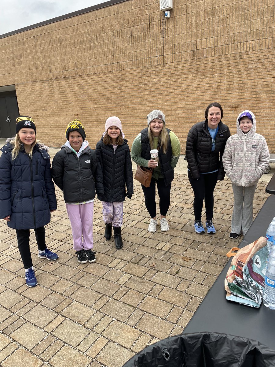 Maplebrook_203's tweet image. 2022 Maplebrook Turkey Trot was a success! Thank you teachers, Student Council, and Families for coming together for a wonderful event! #wearemaplebrook #naperville203 #partnersingrowth