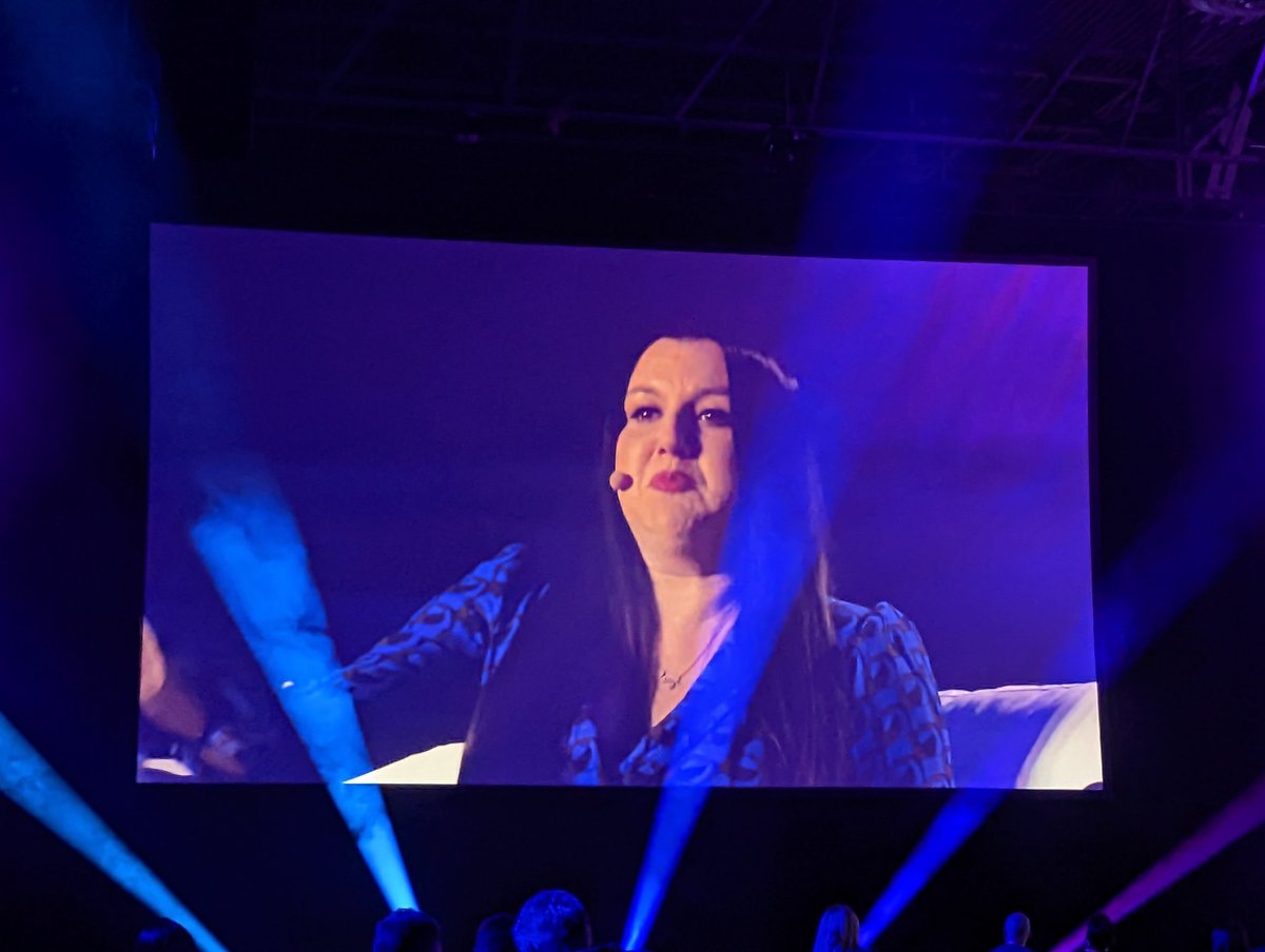 "A lot of America's health problems can be traced back to a problem of diet and nutrition. Access, knowing what to eat, how to prepare it, etc" <a href="/fidjissimo/">Fidji Simo</a> CEO of <a href="/Instacart/">Instacart</a> That's what drove them to focus funding and programs to address this #hlth2022 #sdoh #HITsm