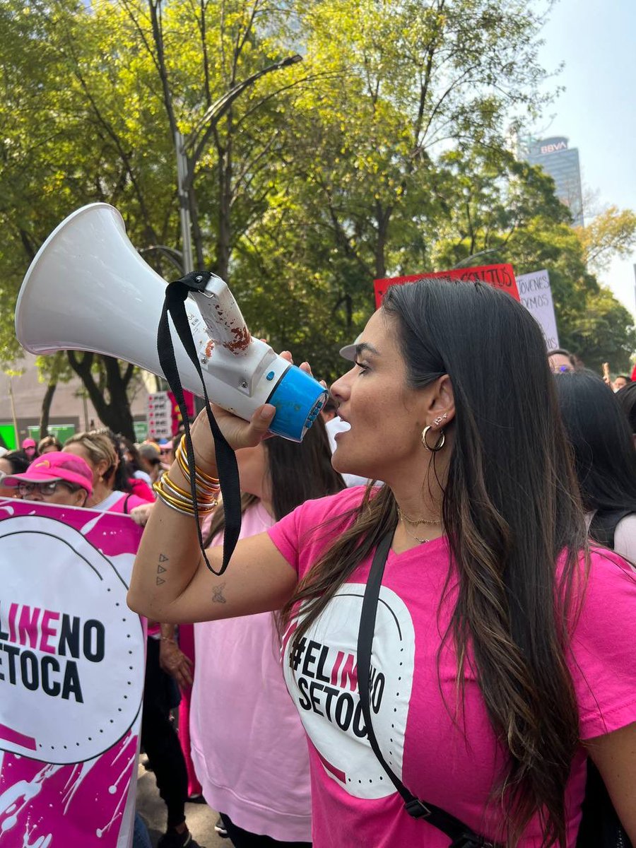AlessandraRdlv's tweet photo. Feliz cumpleaños presidente @lopezobrador 

A usted y sus fieles y obedientes autoridades, represoras, hipócritas y mentirosas, todas las personas que ven aquí, nos vamos a encargar de sacarlos. Gobierno miserable y autoritario. 

Y otra cosita más… 

🧵👇🏾 https://t.co/KuxTAwsJmW