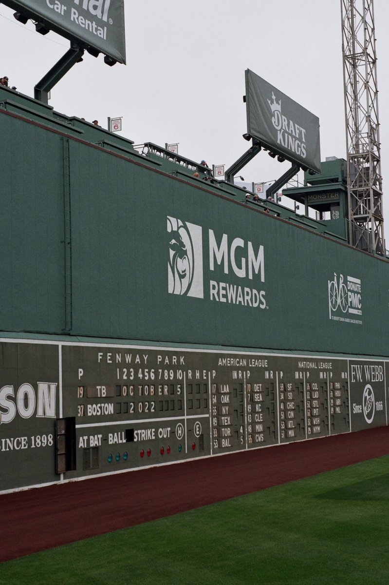 MetsFan0530's tweet photo. Some fall film of the @RedSox. https://t.co/lzBnb023mc