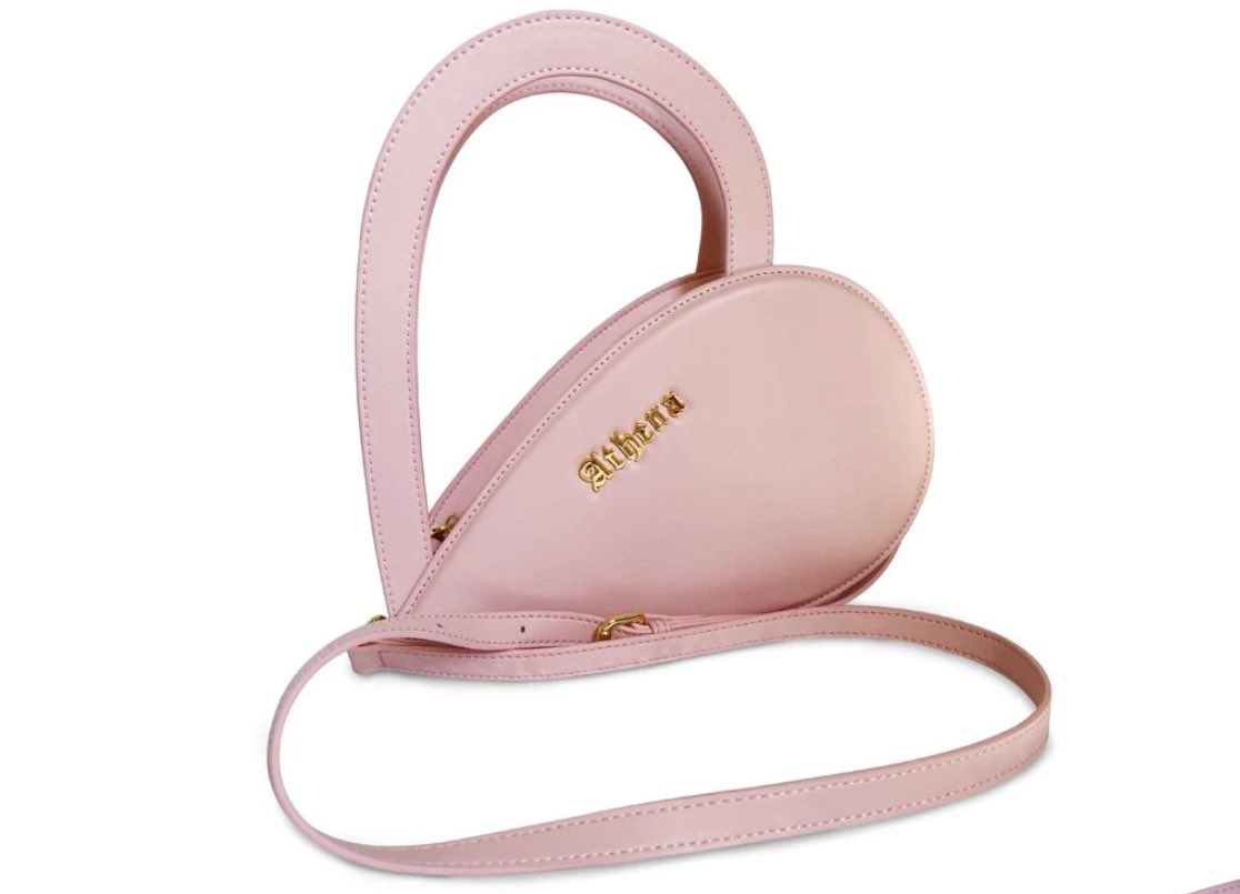CapalotPookie's tweet photo. @PrettyAssTJ @LuchiTheDesignr You read it Ho. I did respond yesterday but I still got time. Guilty for what? It’s not my design and neither is it his bookie. All his bags are previously used designs. https://t.co/vrDUgRvY0p