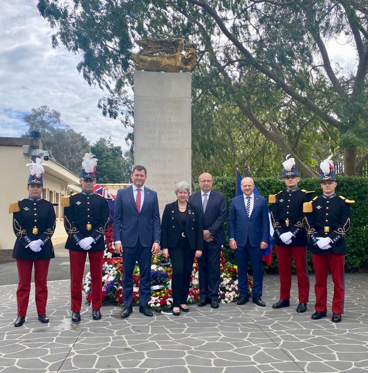 On November 11, the Slovak Ambassador <a href="/TomiFerko/">Tomas Ferko</a> laid a wreath in a solemn ceremony on behalf of the people of #Slovakia in front of the #WW1 memorial at the Embassy of #France in #Canberra.

#LestWeForget