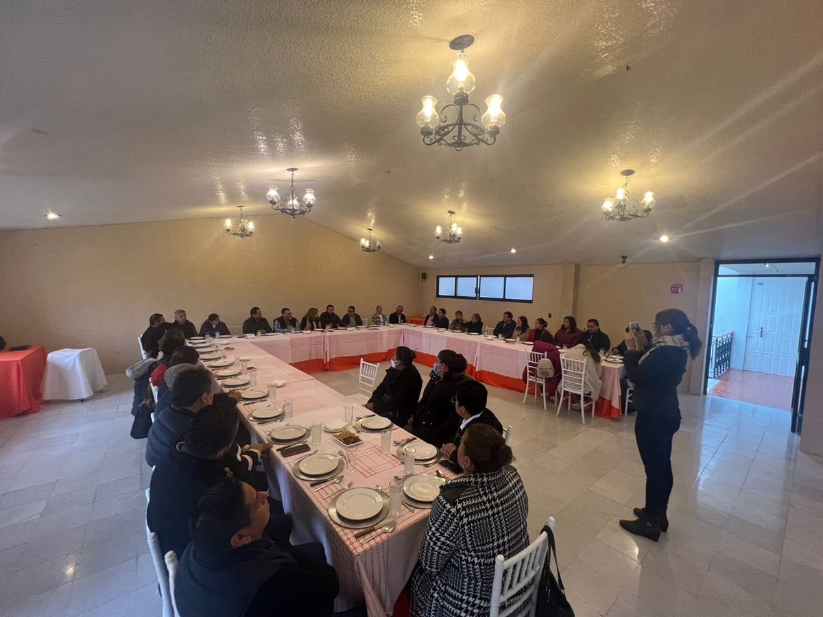 CeliaOrtuno's tweet photo. Por eso esta tarde de domingo recibimos a Ernesto Guerrero Aguilar Secretario de Acuerdos de la coordinadora estatal de Movimiento Ciudadano (MC)  para darle rumbo y certeza a la ciudadanía, donde recordamos que…

#MovimientoCiudadano #Puebla #Teziutlan #ElCambioCiudadano https://t.co/Z9s9J8HBm6
