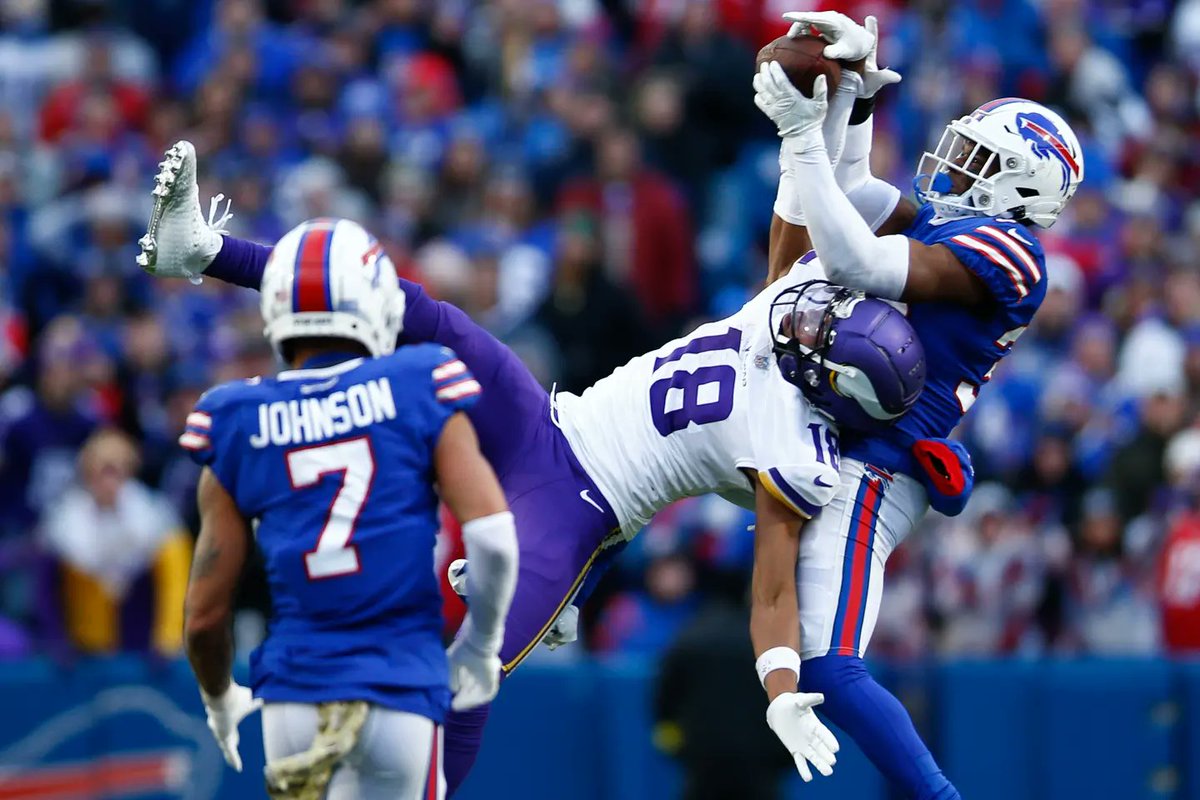 TheSkolWarrior's tweet photo. I've been a Vikings fan since I was 10 years old.  1998.  Moss rookie year.  This Bills game was easily a Top 3 greatest Vikings game of all time that I've ever seen if not the greatest. Regular season, definitely number 1.
#SKOL #VIKINGS https://t.co/cvgoKxz70z