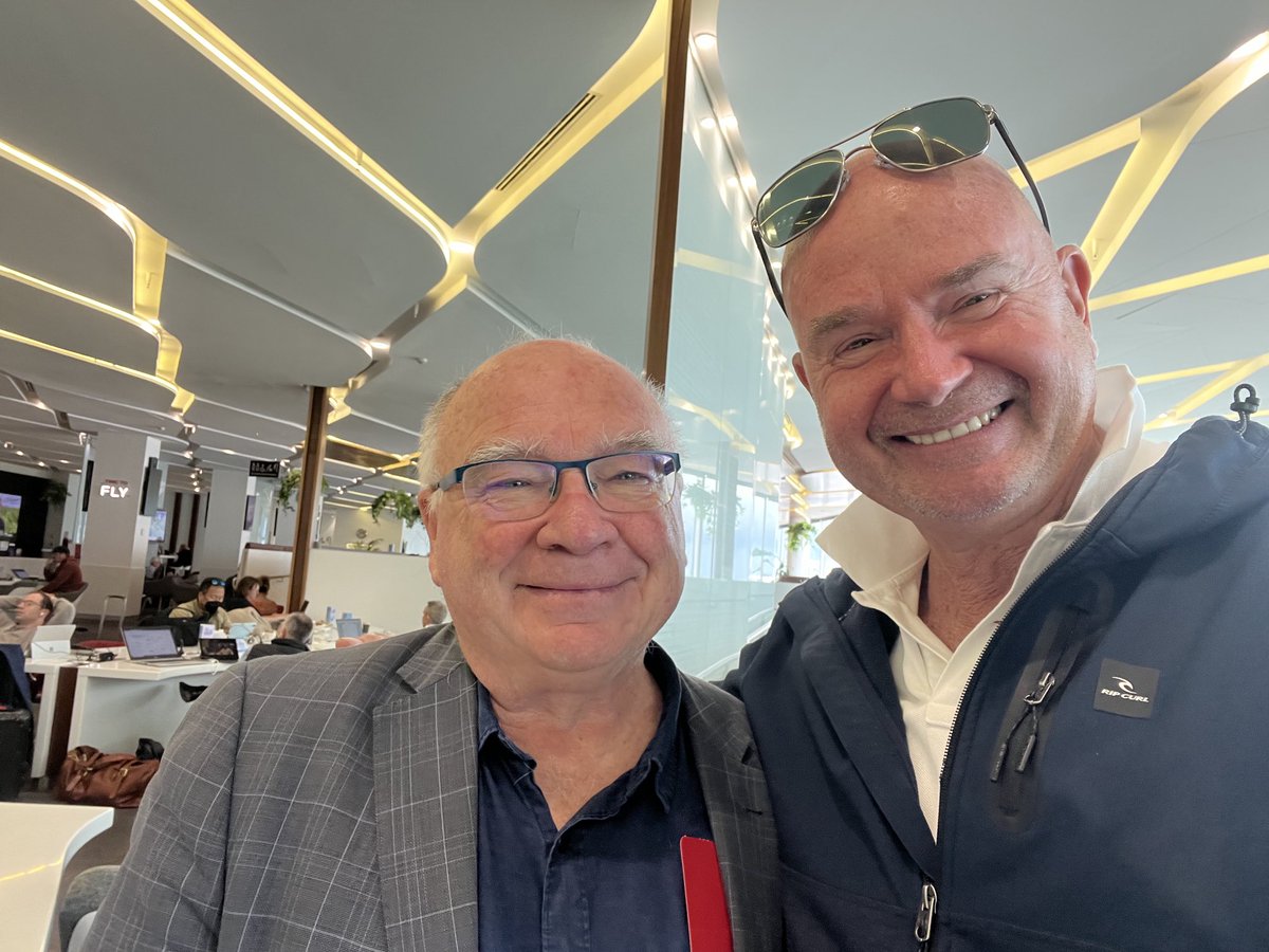 Lovely meeting ⁦<a href="/PeterStrongSB/">Peter Strong AM</a>⁩ this morning

Unfamiliar seeing him out of his Canberra habitat 🤓

Unsurprisingly we had a good chat about an array of current small, medium &amp; large businesses issues

While facing some headwinds, many positive opportunities ahead 👍