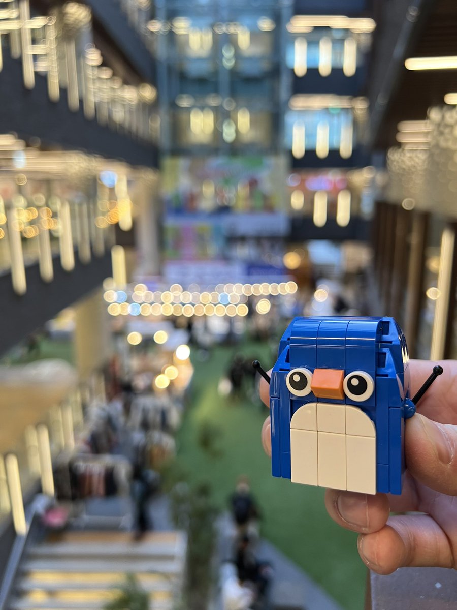 fatapplezzz's tweet photo. Traveling with #Miguin 🐧 on random touristy &amp; food adventures in Korea (Part 10)

Also….I’m voting for TWICE (@JYPETWICE) for Favorite K-Pop Artist at the #AMAs        
#TWICE    #트위이스 https://t.co/pXyubPcyP0