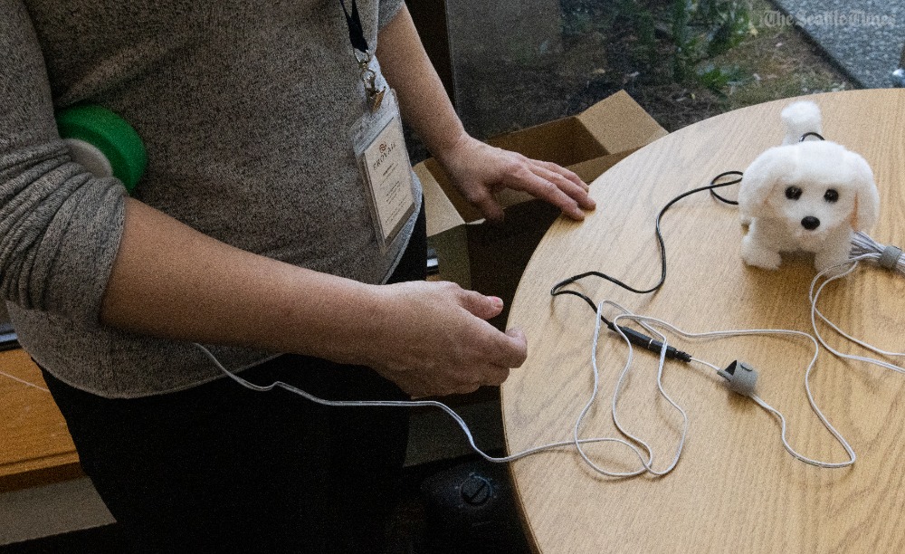 SeaTimesFotoKen's tweet image. Anat Caspi, w/@TaskarCenter, participates in a “holiday hack” of toys at @PROVAIL_WA, supporting people w/ disabilities Sunday in Seattle. About 35 volunteers rewire toys to make electronics more accessible for kids and others w/disabilities including switches. via @seattletimes