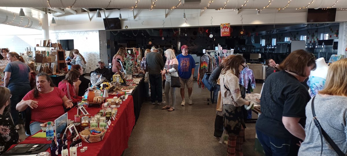TennentFB's tweet photo. Some pictures from our Holiday Craft Show and Toys for Tots toy drive yesterday! Such a fun event with so many smiles - yummy food, amazing vendors, and a visit from the Chick-fil-A cow! We are so grateful! #holidaycraftshow #toysfortots #pantherpride #williamtennentfootball https://t.co/yaOBxiRk08